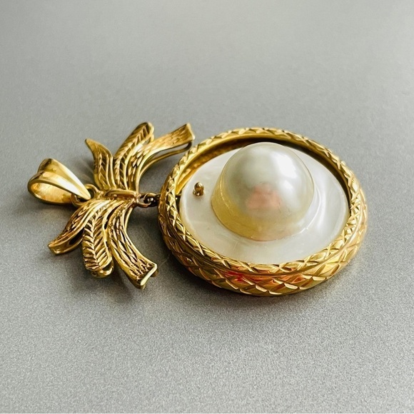 Estate 14k Yellow Gold Floating Mabe Pearl Ribbon Design Dangle Unique P… - Picture 2 of 9